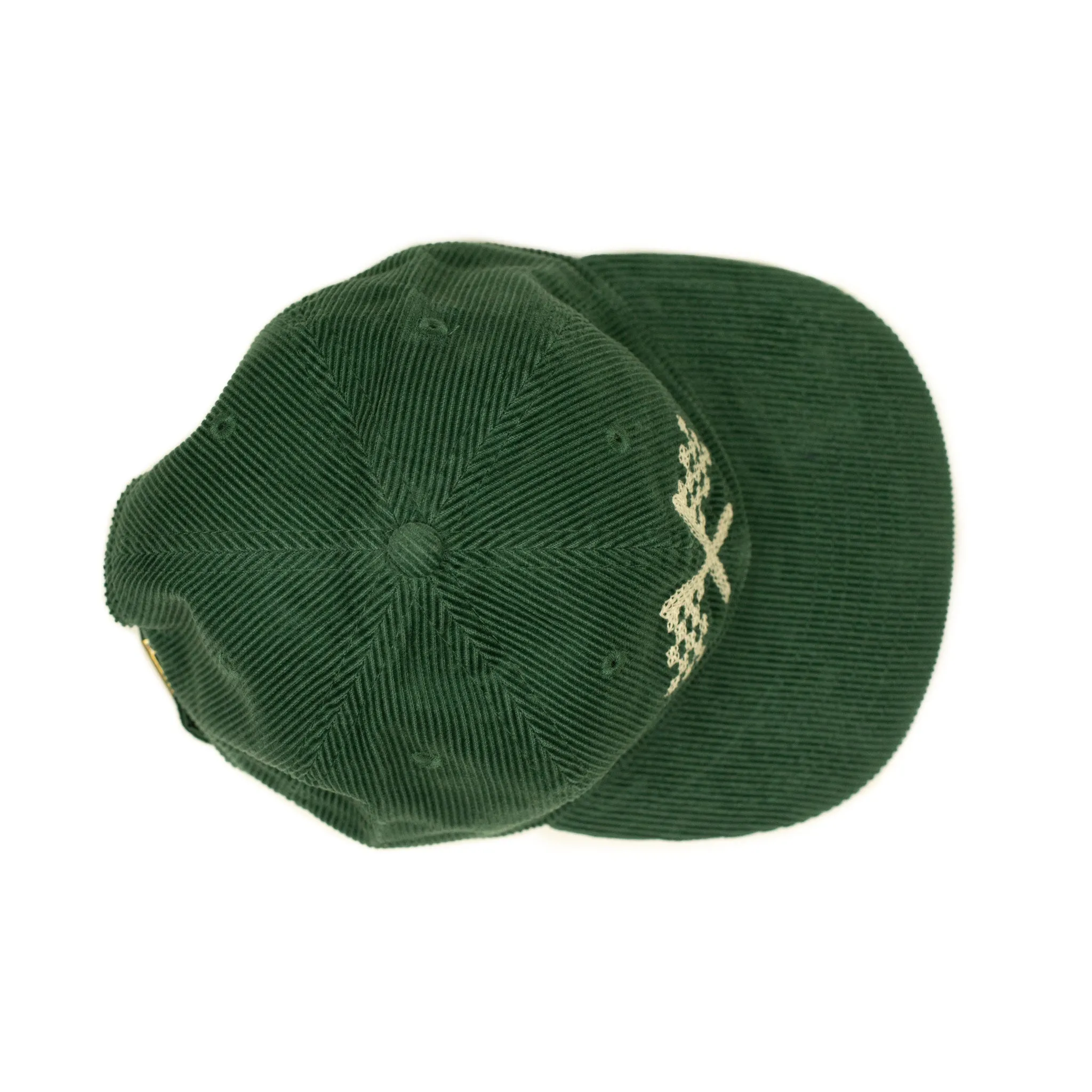 Corduroy cap in green with racing flag chainstitched embroidery