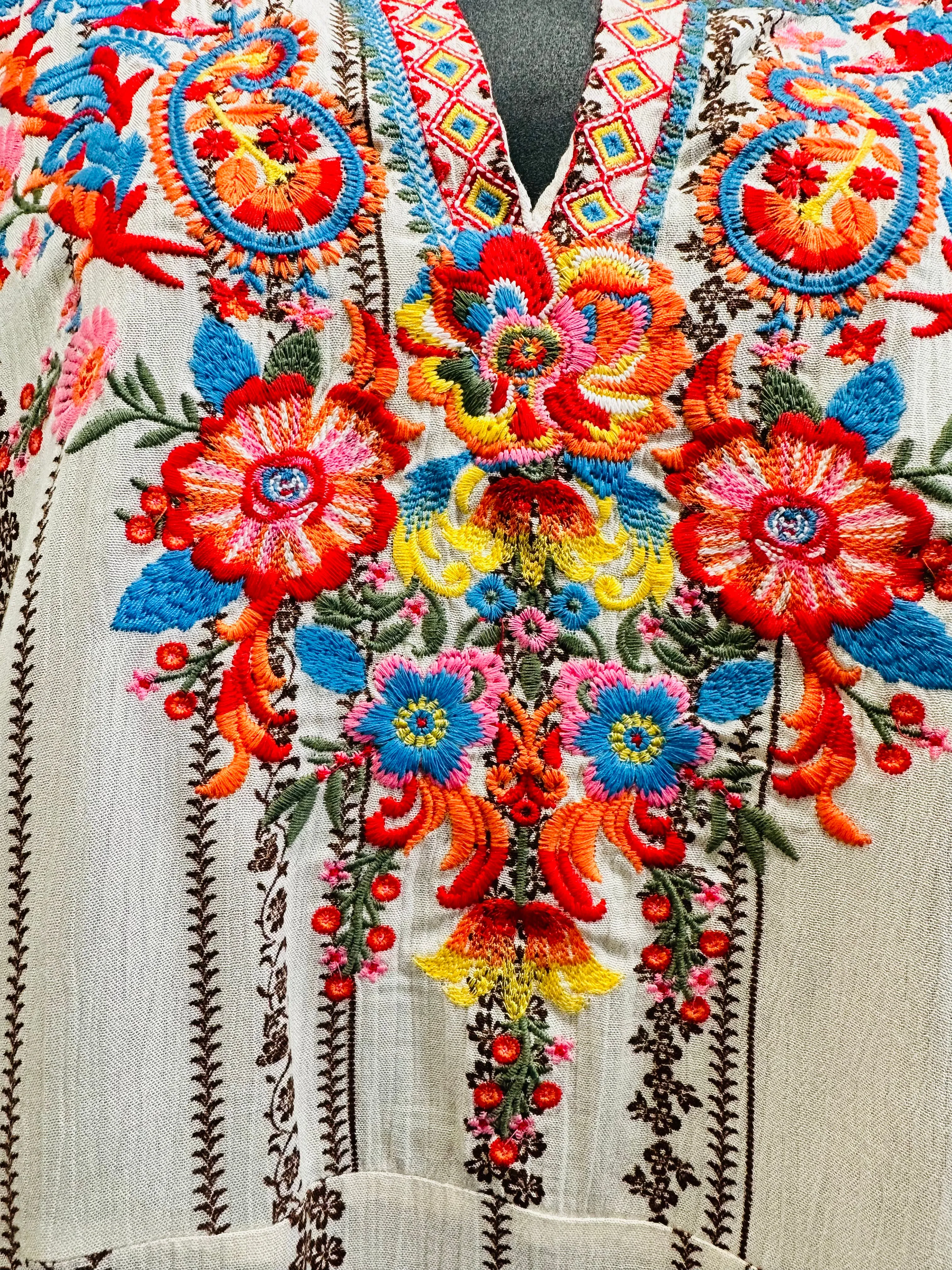 EMBROIDERY TOP