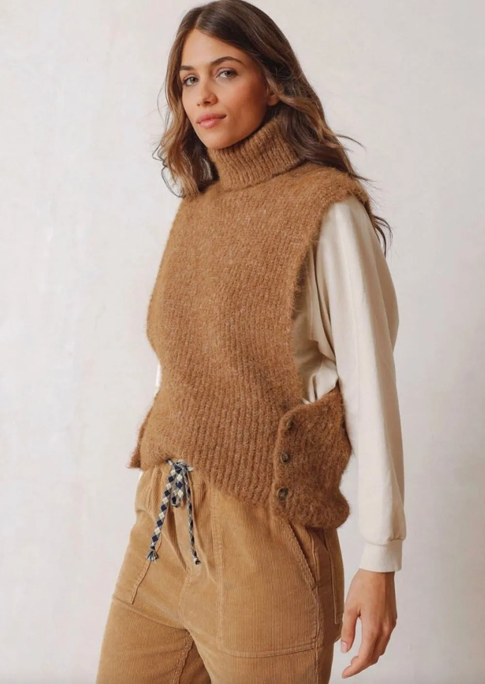 Turtleneck Knitted Waistcoat Camel